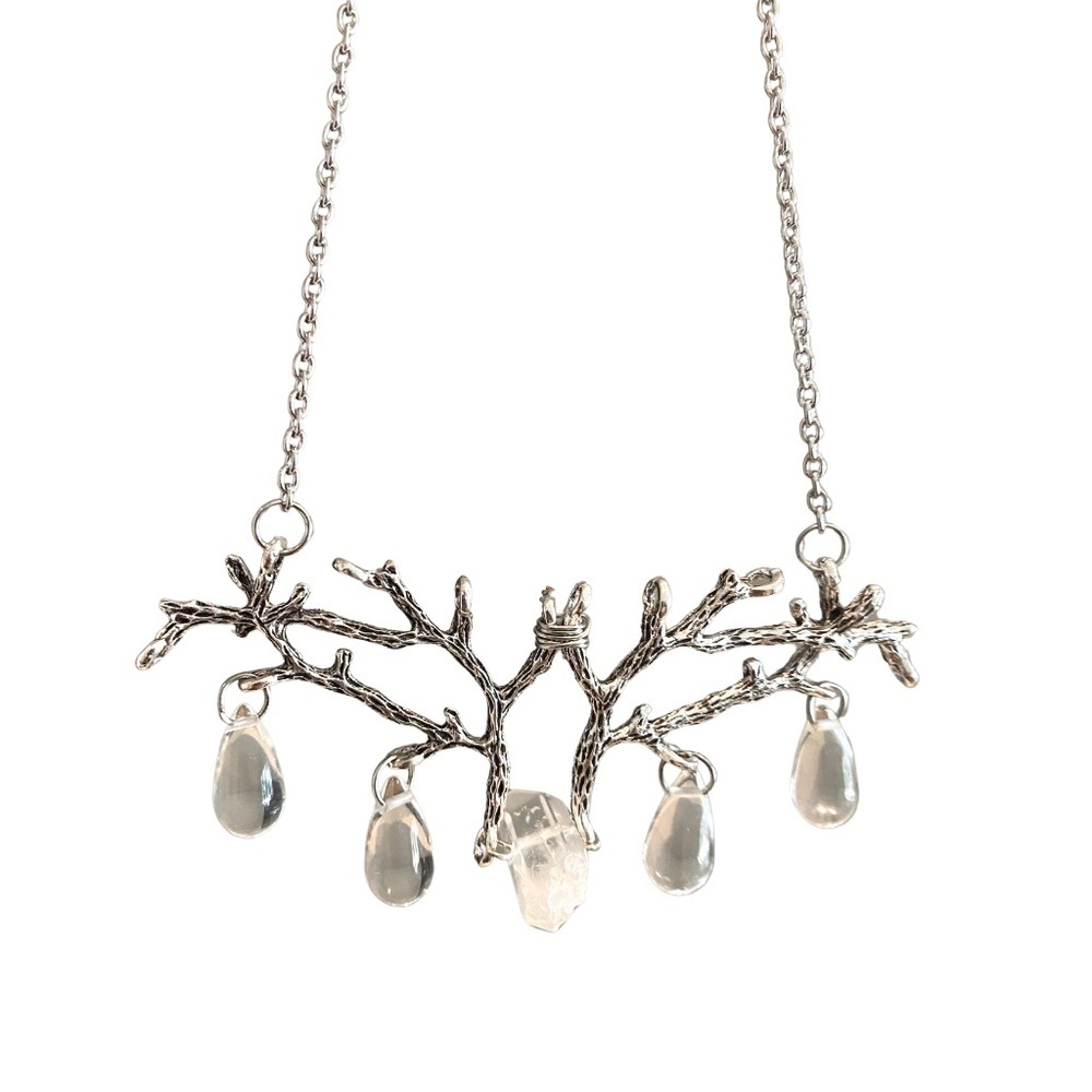 Nature-Inspired Branch Necklace with Crystal Drops – 18+2